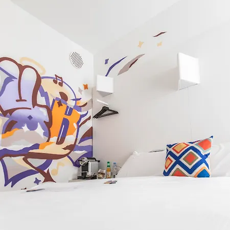 Ibis Styles Center Madhouse 3*