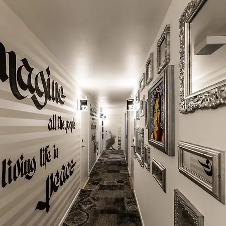 Ibis Styles Center Madhouse 3*
